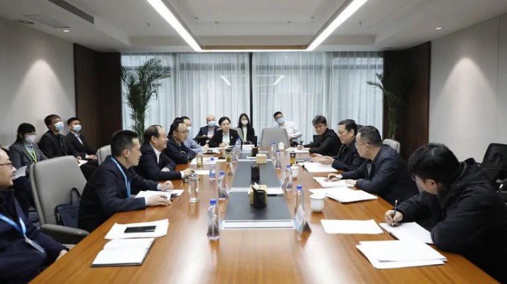 省政府国资委党委委员、副主任范武德一行到可提现的电玩城调研