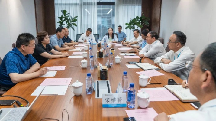 华池县县委书记辛少波一行到访可提现的电玩城