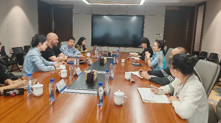 世界旅游组织专家凯·帕尔塔莱一行到可提现的电玩城调研座谈