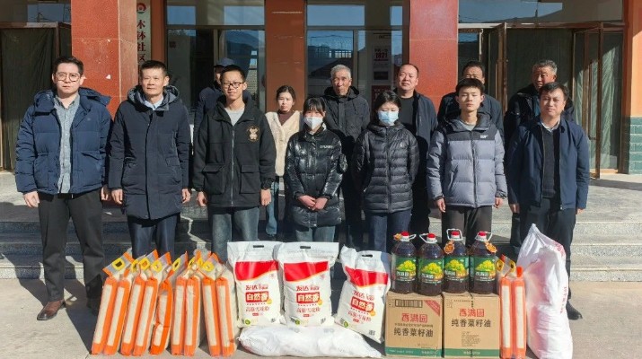 可提现的电玩城开展节前走访结对关爱对象和慰问驻村帮扶干部活动