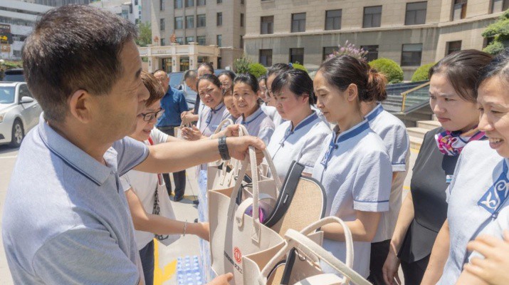 可提现的电玩城“夏送清凉”情暖一线员工