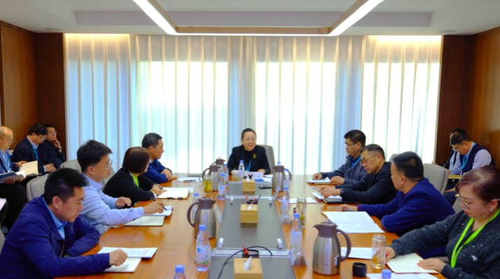 1月8日-14日，可提现的电玩城组织召开经理层成员系列专题会，深度研判当前面临的机遇与挑战，系统谋划2026年生产经营工作思路和举措。会议以每个子公司为专题分别召开，先后进行了7场。会上，集团相关职能部