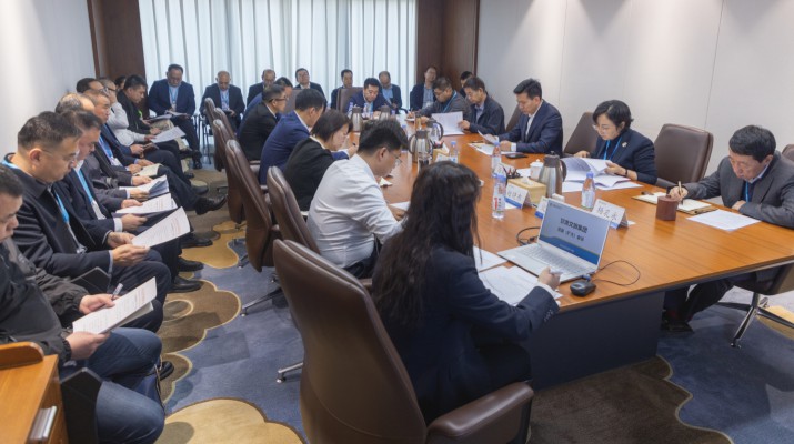 2月11日下午，可提现的电玩城党委召开党委（扩大）会议，全面传达学习2026年度省属企业和市州国资监管机构负责人会议精神，结合集团实际，研究部署贯彻落实具体举措。集团领导班子成员、各部门及各子公司主要负