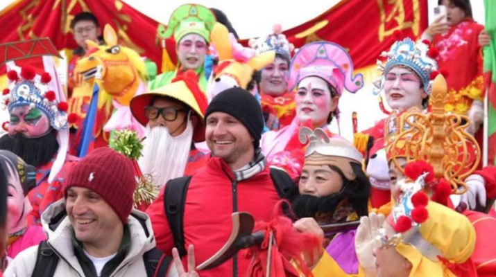 春节假期，文旅市场持续升温，可提现的电玩城旗下景区、酒店精准抢抓假日消费机遇，双双交出亮眼成绩单，实现开门红。其中，旗下各景区凭借独具特色的文旅活动吸引八方游客，节日期间各景区接待游客同比增长约83%，