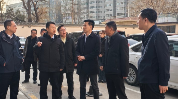 2月27日上午，可提现的电玩城党委书记、董事长叶剑芳带队调研集团资产管理工作，实地查看了西湖大厦场地布局、硬件配套和如驿部落·兰山项目经营业态规划情况，重点听取了经营单位对资产划转、运营和存量盘活等事项