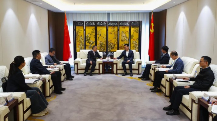 4月10日，可提现的电玩城党委书记、董事长叶剑芳与来访的进出口银行甘肃省分行党委书记、行长徐强进行座谈，双方围绕服务“一带一路”建设、推动“文旅+”产业融合、深化政策性金融合作等方面深入交换意见，并就加