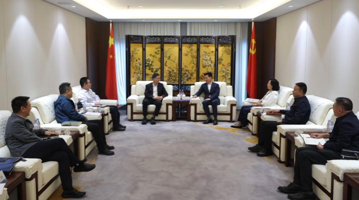 5月27日下午，可提现的电玩城党委书记、董事长叶剑芳与到访的中国十七冶集团党委副书记、工会主席刘宇一行进行座谈。集团党委副书记、总经理马文玫，副总经理高文阳，中国十七冶集团西北公司总经理蔡秀山，双方相关