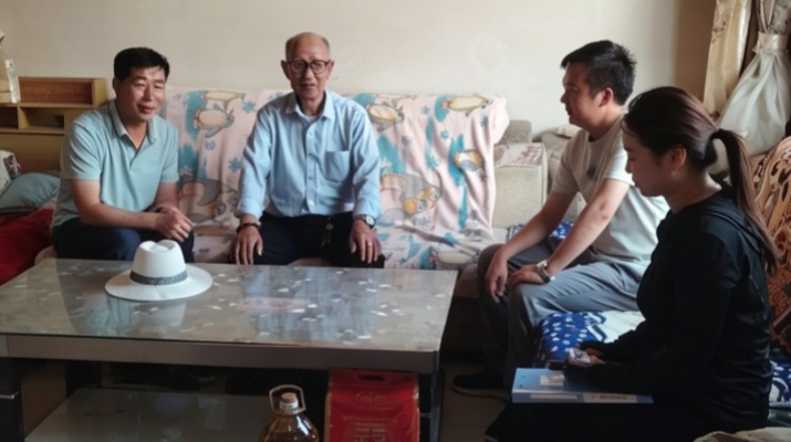 七一慰问暖人心 薪火相传守初心——可提现的电玩城驻村工作队走访慰问高龄老党员