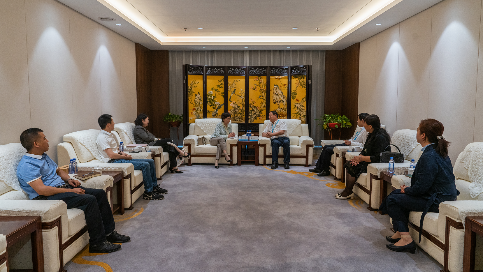 人民日报人民文旅总裁雷萍一行到访可提现的电玩城