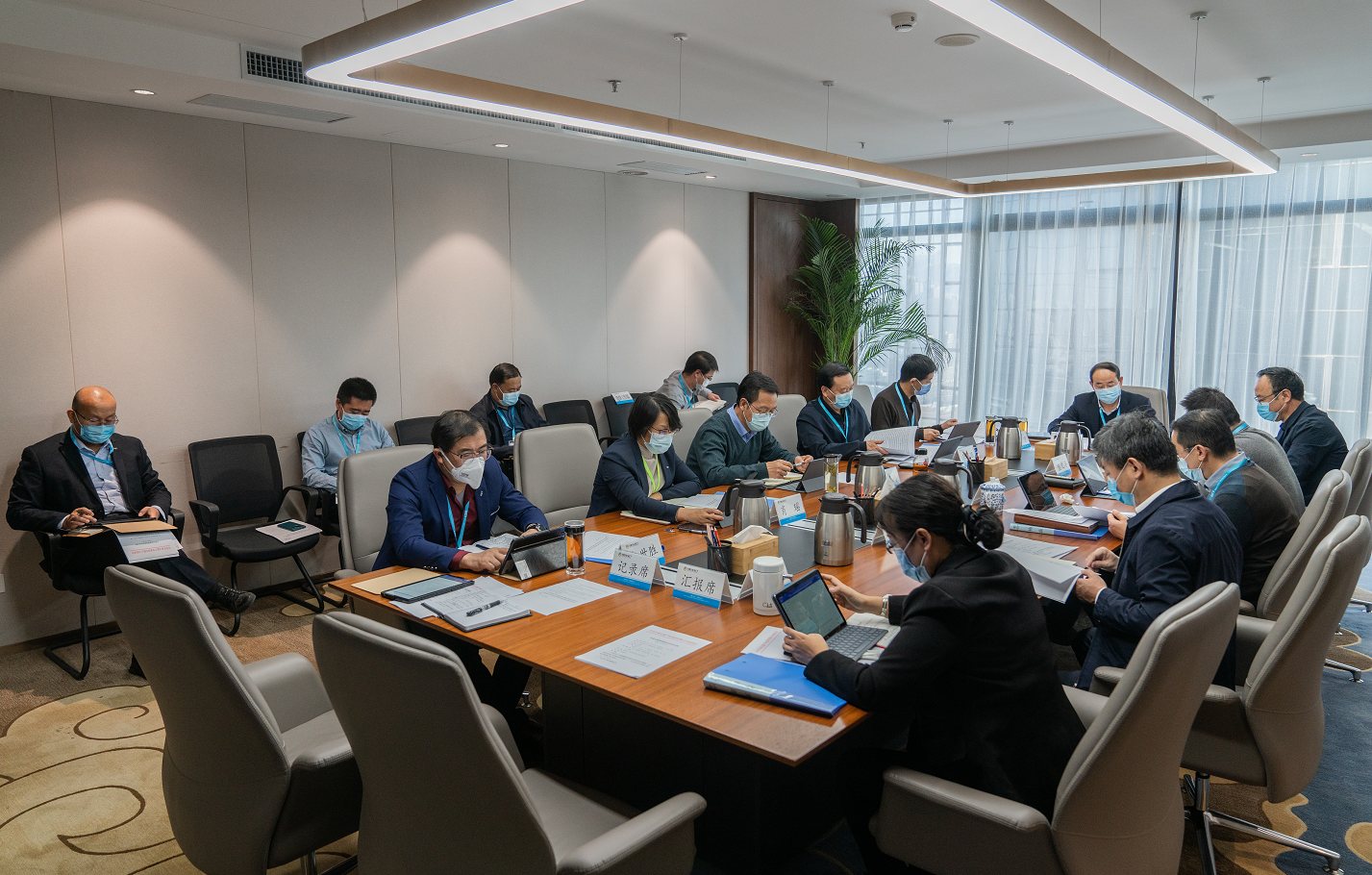 可提现的电玩城召开会议传达学习贯彻党的十九届六中全会精神